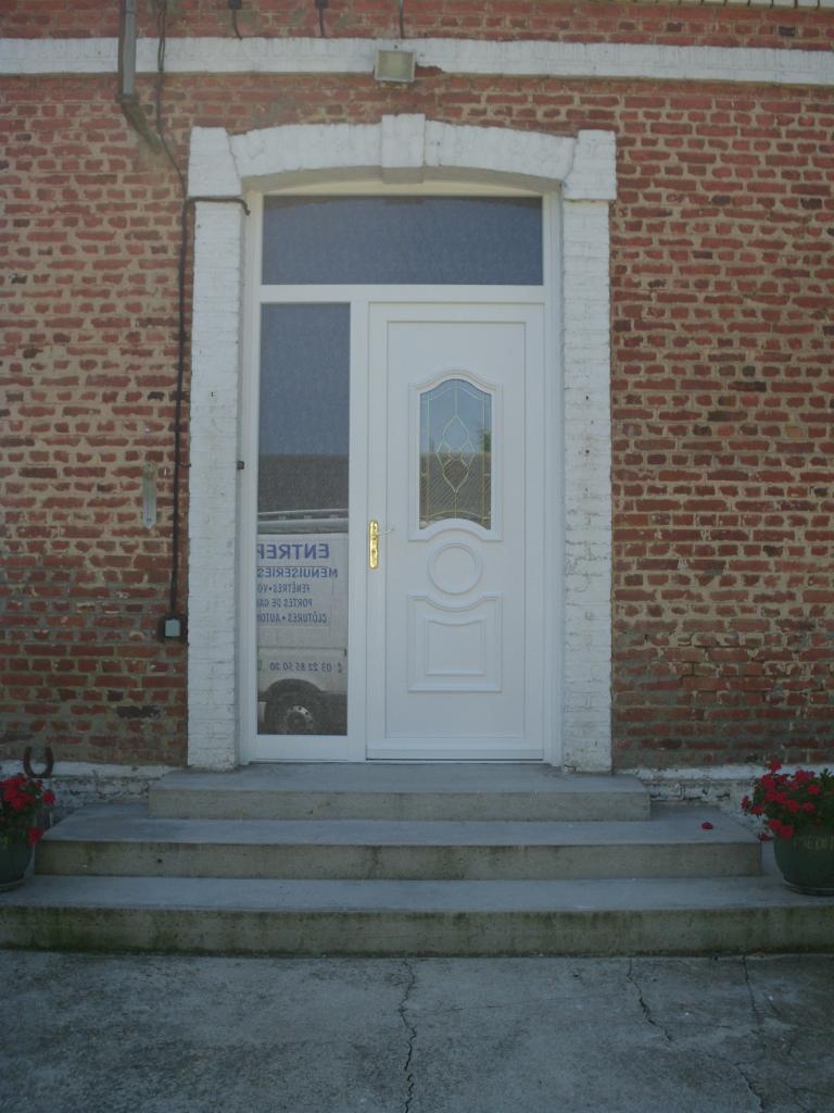 Porte d'entrée tiercée en PVC avec panneau décoratif